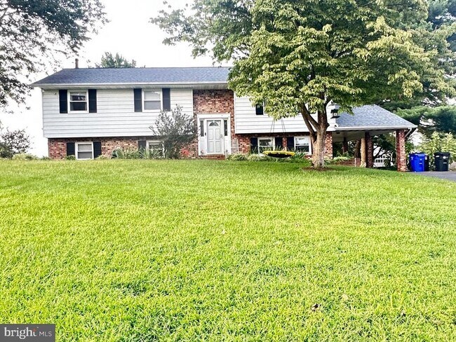 Building Photo - 9400 Tiller Dr