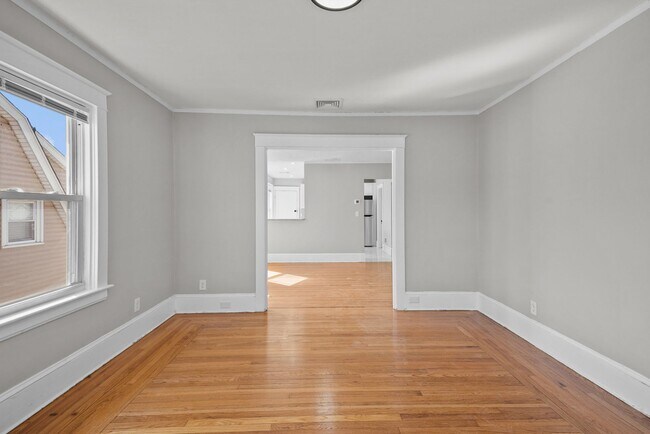 Building Photo - Completely Renovated 2 Bedroom in Elmhurst!