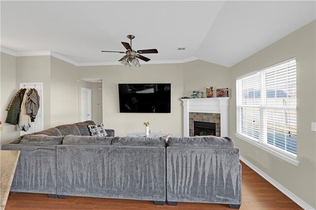 Building Photo - 808 Emerald St