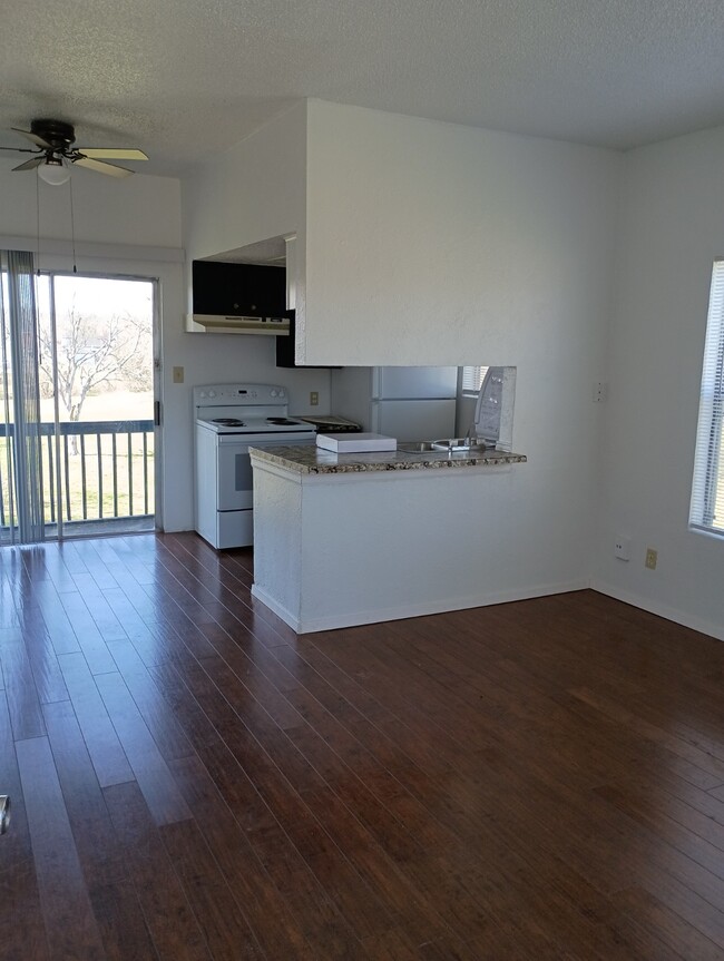 Building Photo - 1009 Burkett St