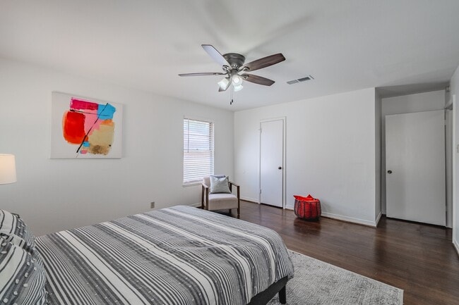 Building Photo - Cozy Forest Hills Retreat in East Dallas