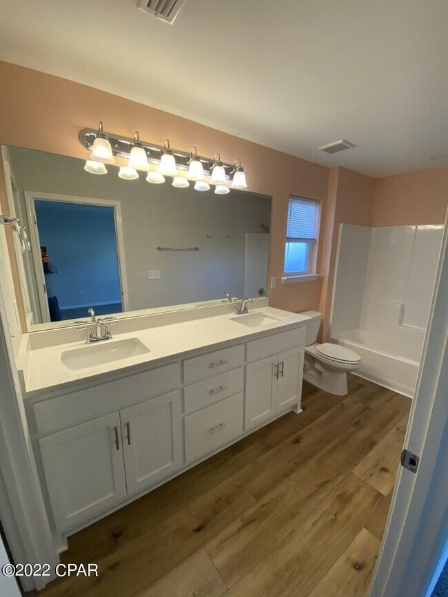 Building Photo - 401 Raven Ln