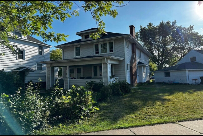 Primary Photo - 1530 Grand Ave