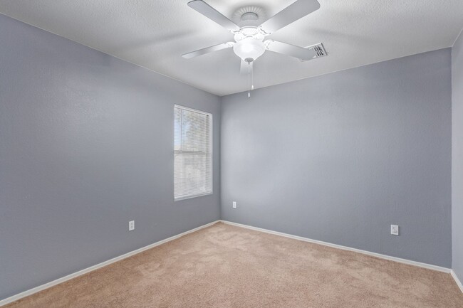 Building Photo - Amazing 3 Bedroom Home in Great Queen Cree...