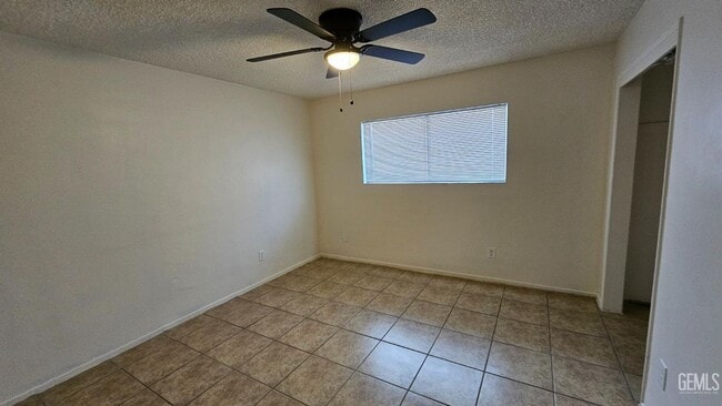 Building Photo - South Bakersfield Home for Lease 3 Bed 1.7...