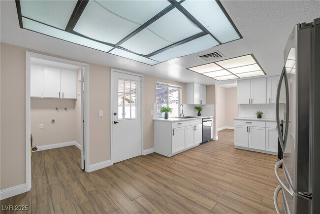 Building Photo - 4431 El Campana Way