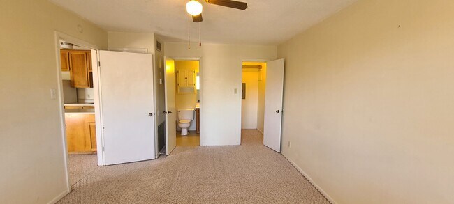 Building Photo - One Bedroom One Bath Apartment