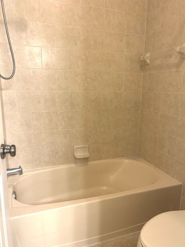 Building Photo - 3 2.5 - TOWNHOUSE IN PARKRIDGE - CLOSE TO ...