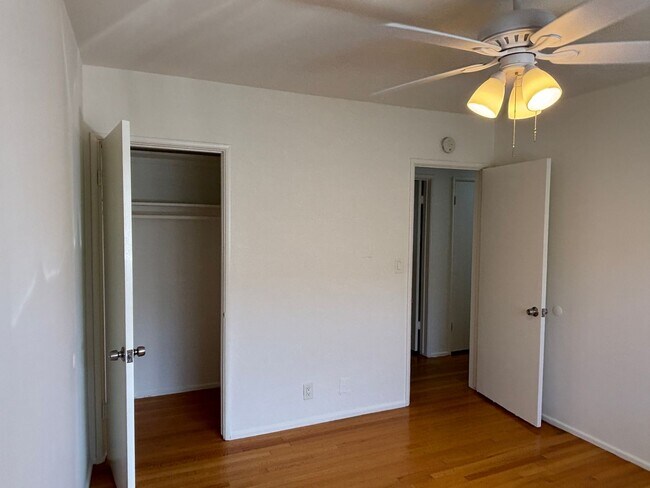 Building Photo - 215 S Baldwin Ave