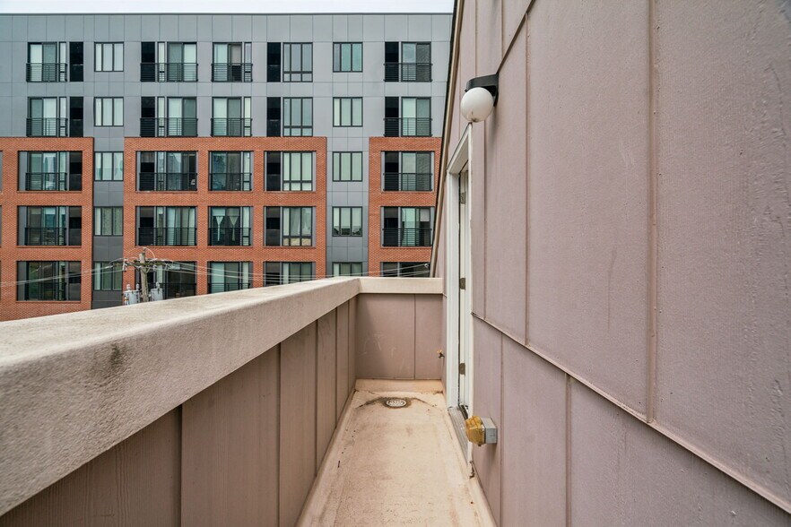 Building Photo - 2228 Summer St