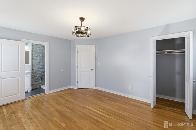 Building Photo - 19 Evelyn Ct