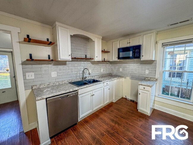 Building Photo - 914 Seaboard St