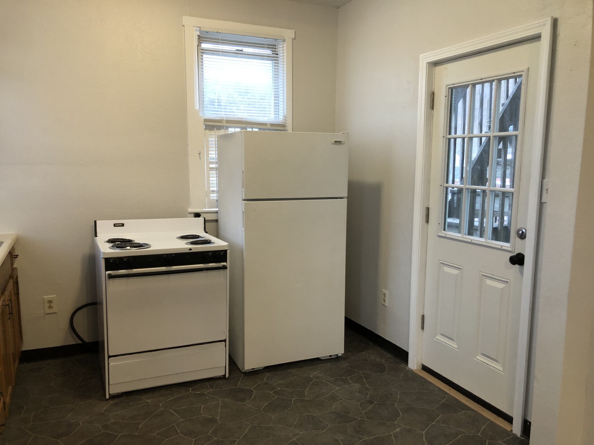 Building Photo - 516 Center Ave