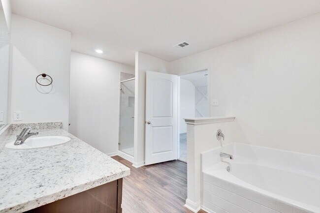 Building Photo - 18512 Quiet Range Dr
