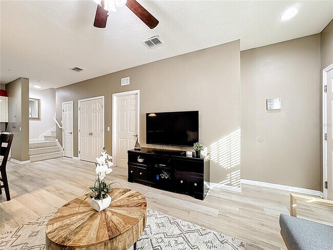 Building Photo - 8986 Shine Dr