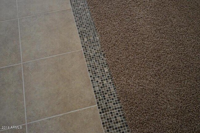 Building Photo - 4307 E Yellowstone Pl