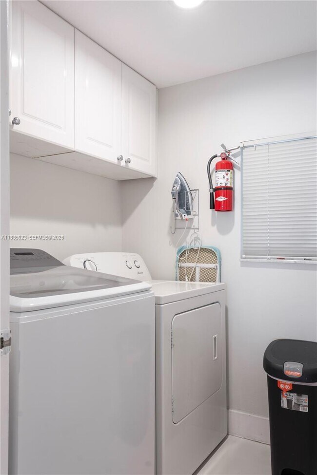 Building Photo - 17050 N Bay Rd