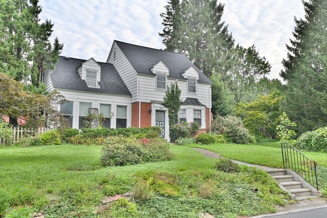 Building Photo - Beautiful Single Family in Bellevue Park