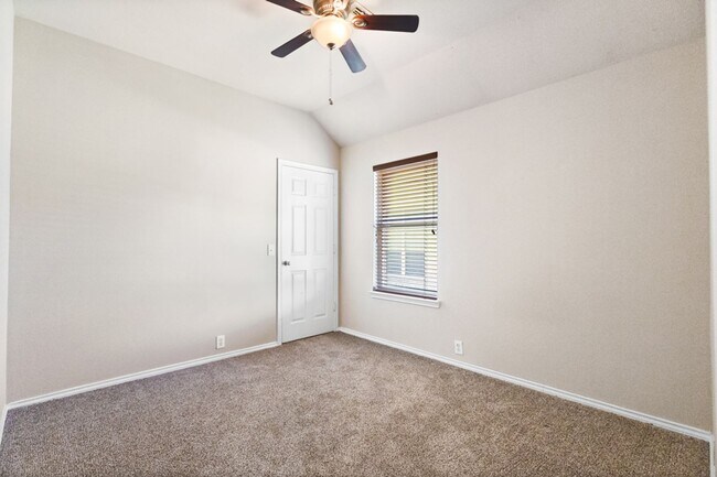 Building Photo - 908 Rimrock Trail