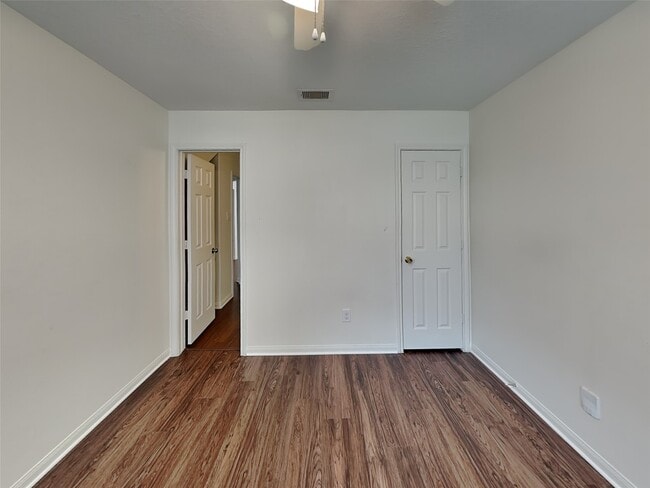 Building Photo - 3631 Barkers Crossing Ave