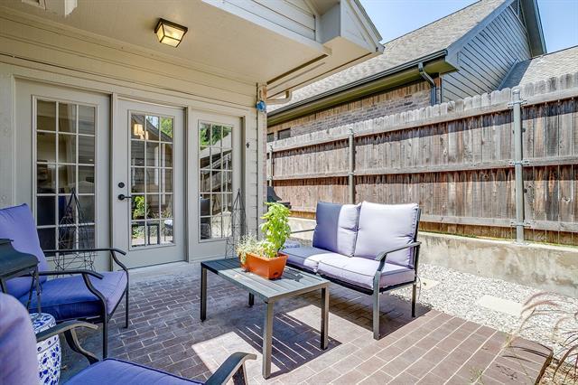 Building Photo - 1301 Belle Pl