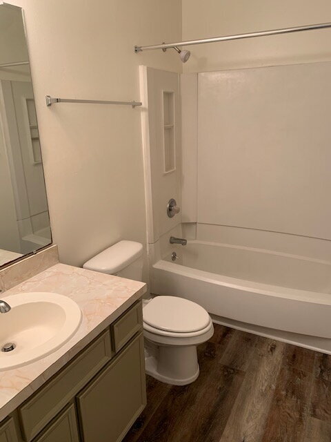 Building Photo - Charming 2-Bed Townhouse Retreat in Fort W...