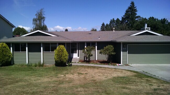 Building Photo - 3 Bedroom 2 Bath home in south Bellingham with a 2-car garage