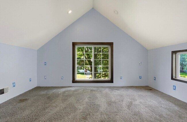Building Photo - Charming 3-Bedroom Home with Fenced Yard!