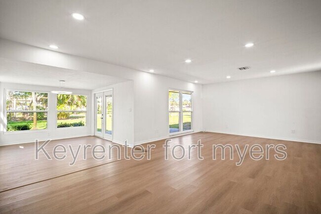 Building Photo - 4293 Island Cir