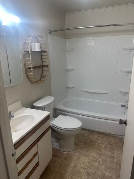 Building Photo - 1908 W Main St