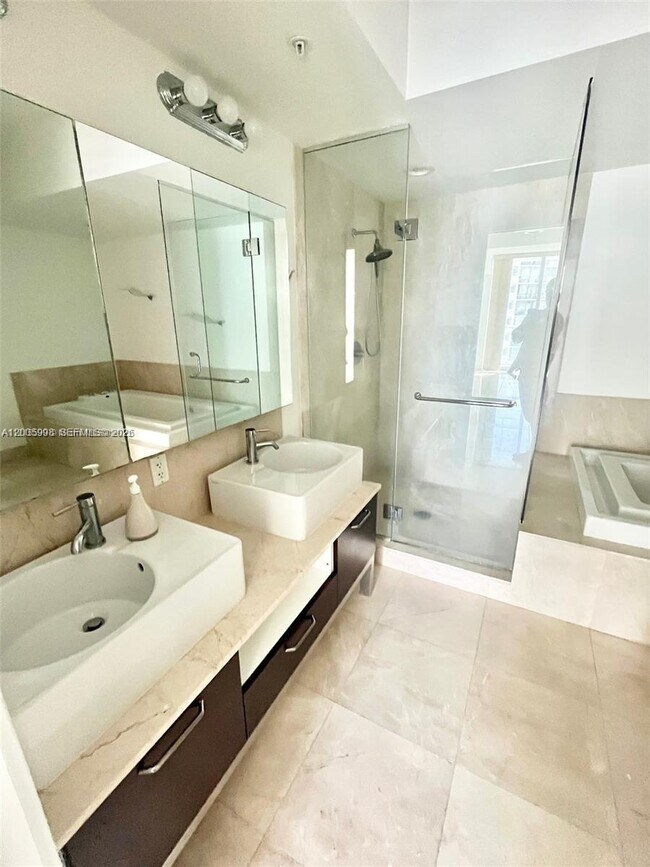 Building Photo - 218 SE 14th St