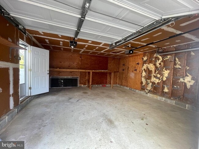 Building Photo - 4 Brookview Dr