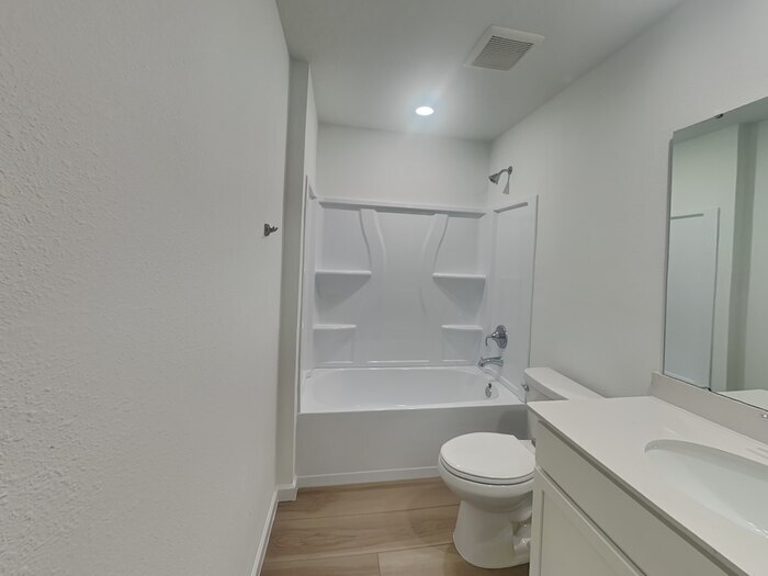 Building Photo - 622 Holly Lks Dr