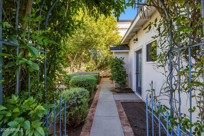 Building Photo - 4402 E Turney Ave