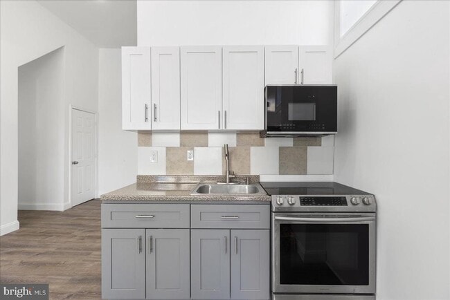 Building Photo - 6940 Woodland Ave