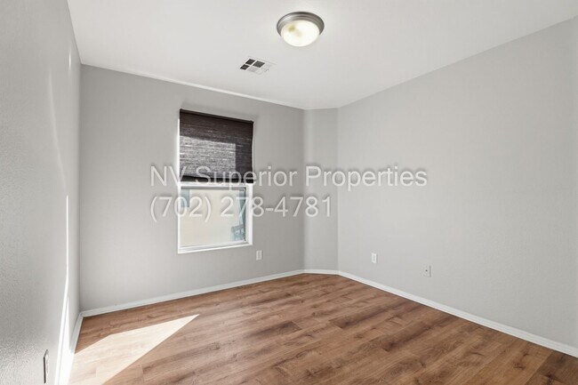 Building Photo - NW North Las Vegas!! Single Story!! No Carpet!! Low Maintenance Desert landscape front and back!!