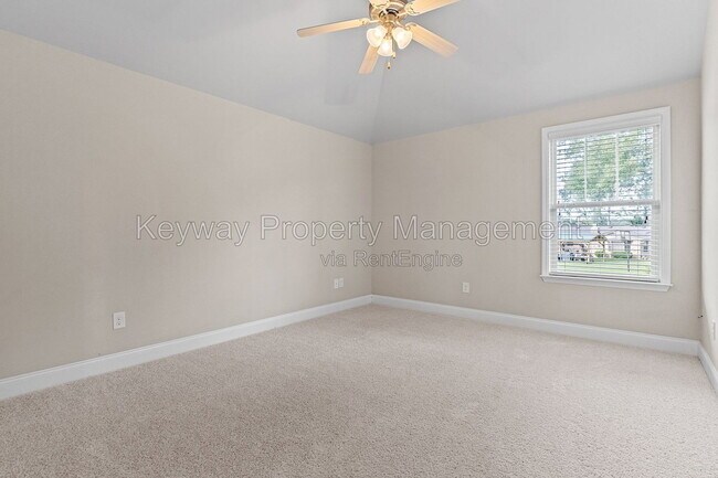 Building Photo - 215 Ryan Ln