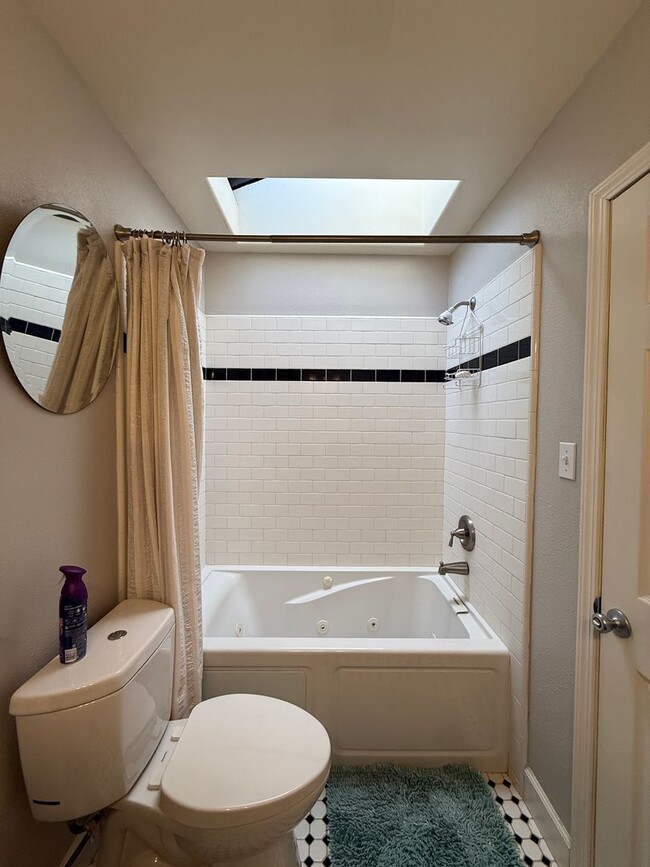 Building Photo - Stunning Fully Furnished 3 Bed-3 Bath Home with Den - Over 2300 Sq Ft.