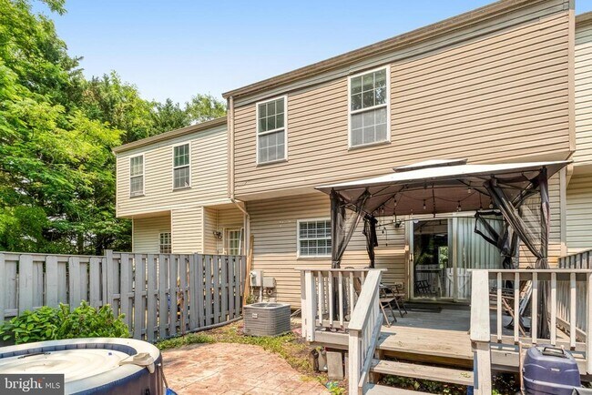 Building Photo - 2599 Grayton Ln