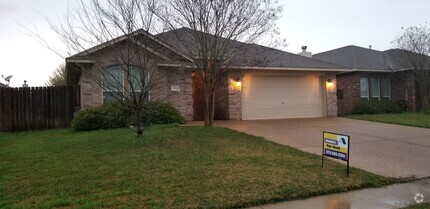 Building Photo - 1015 Emerald Dove Ave