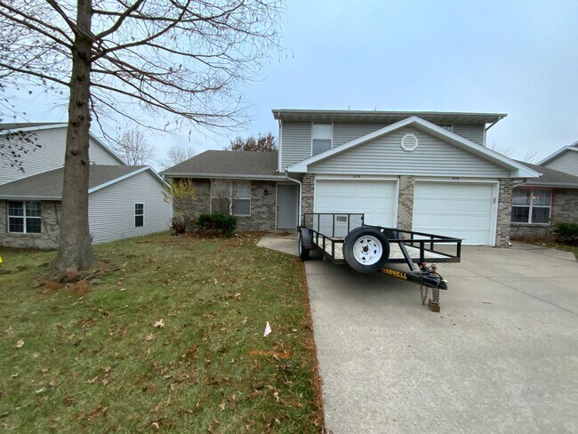 Building Photo - 3570-3572 Prescott Dr