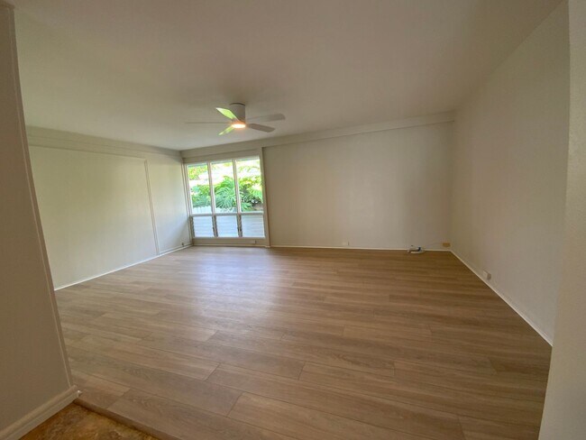 Building Photo - T1152ach