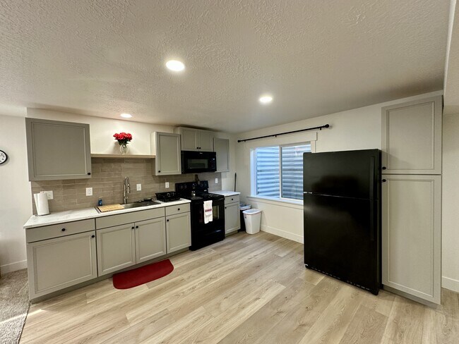 Building Photo - 1973 Park Rim Way