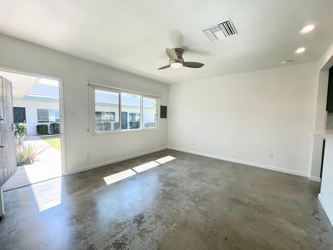 Building Photo - COMING SOON! Studio Apartment in Palm Spri...