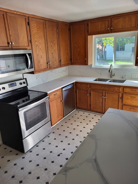 Kitchen - 10831 Woodbine St