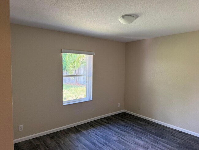 Building Photo - 14011 Veronica Ct