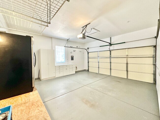 Building Photo - Beautiful Single-Level Custom Home with Serene Backyard Space in the Lovely Peppertree Park Commu...