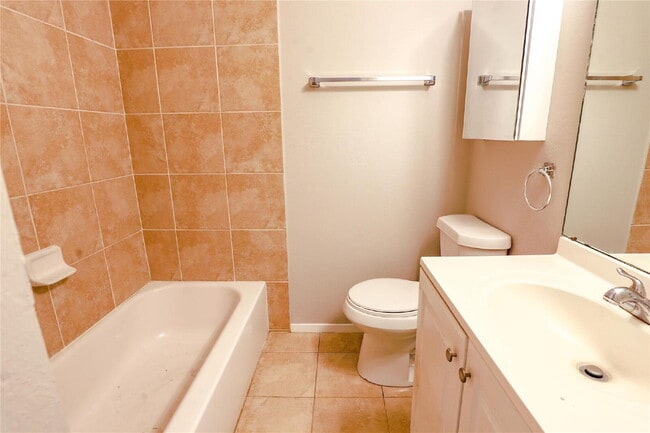 Building Photo - Move in Ready Duplex in Arlington!