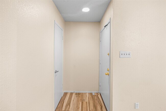 Building Photo - 1818 Augusta Dr