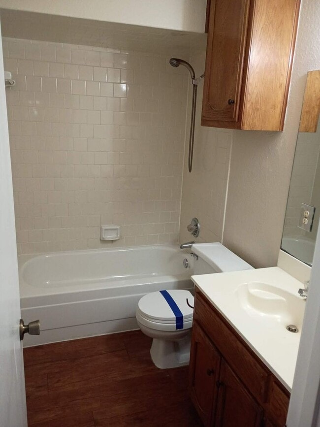 Building Photo - Well Maintained 2BR 2BA Duplex w/ Eat-In Kitchen • Fenced Yard in Heart of Burleson